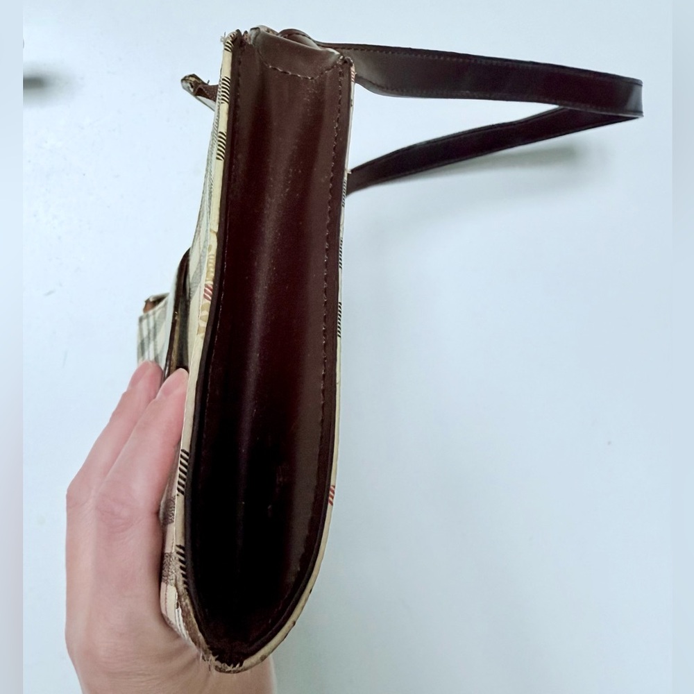 Burberrys Plaid Shoulder Bag with Dark Brown Accents. Vintage - Picture 2 of 6